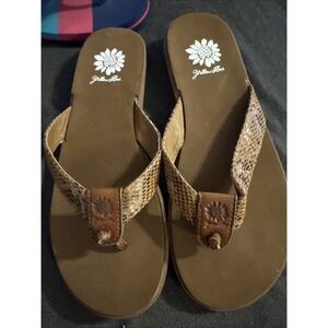 Yellow Box Flip Flops Metallic Brown Strap Shoes Womens Size 8